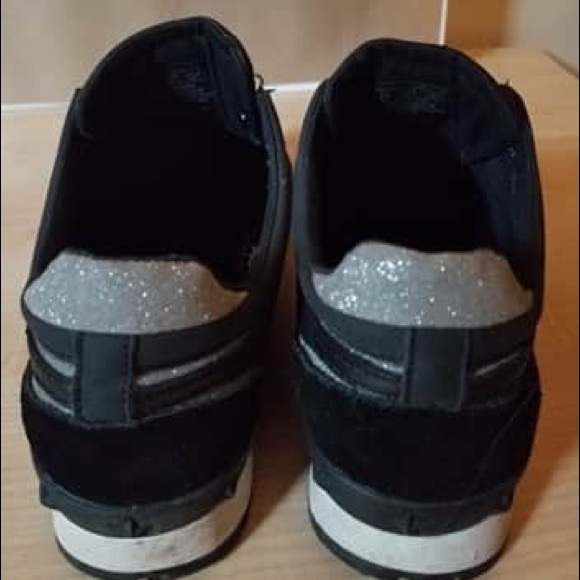 Guess Sneakers - Picture 3 of 5